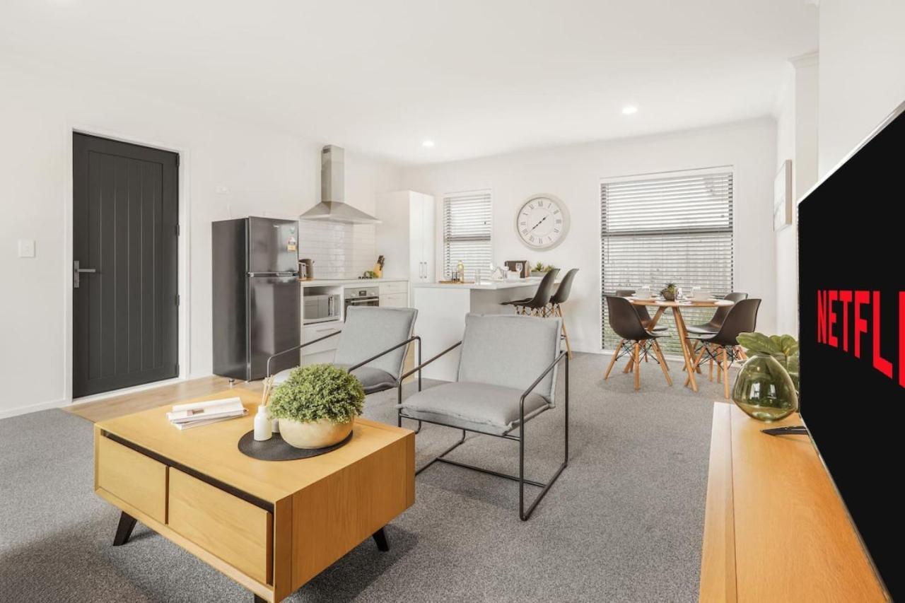 Modern And Central With 2 Ensuites -By Kosh Bnb Hamilton Exterior foto