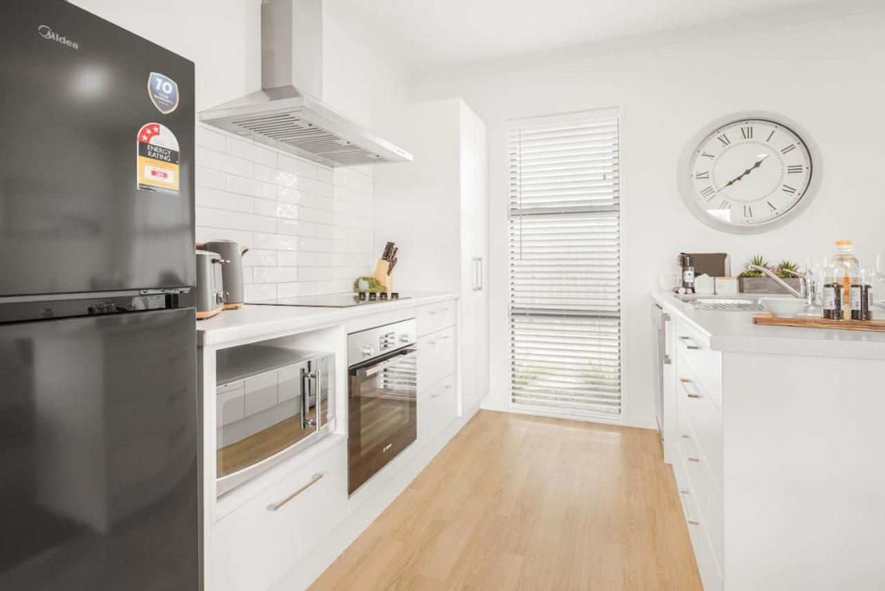 Modern And Central With 2 Ensuites -By Kosh Bnb Hamilton Exterior foto