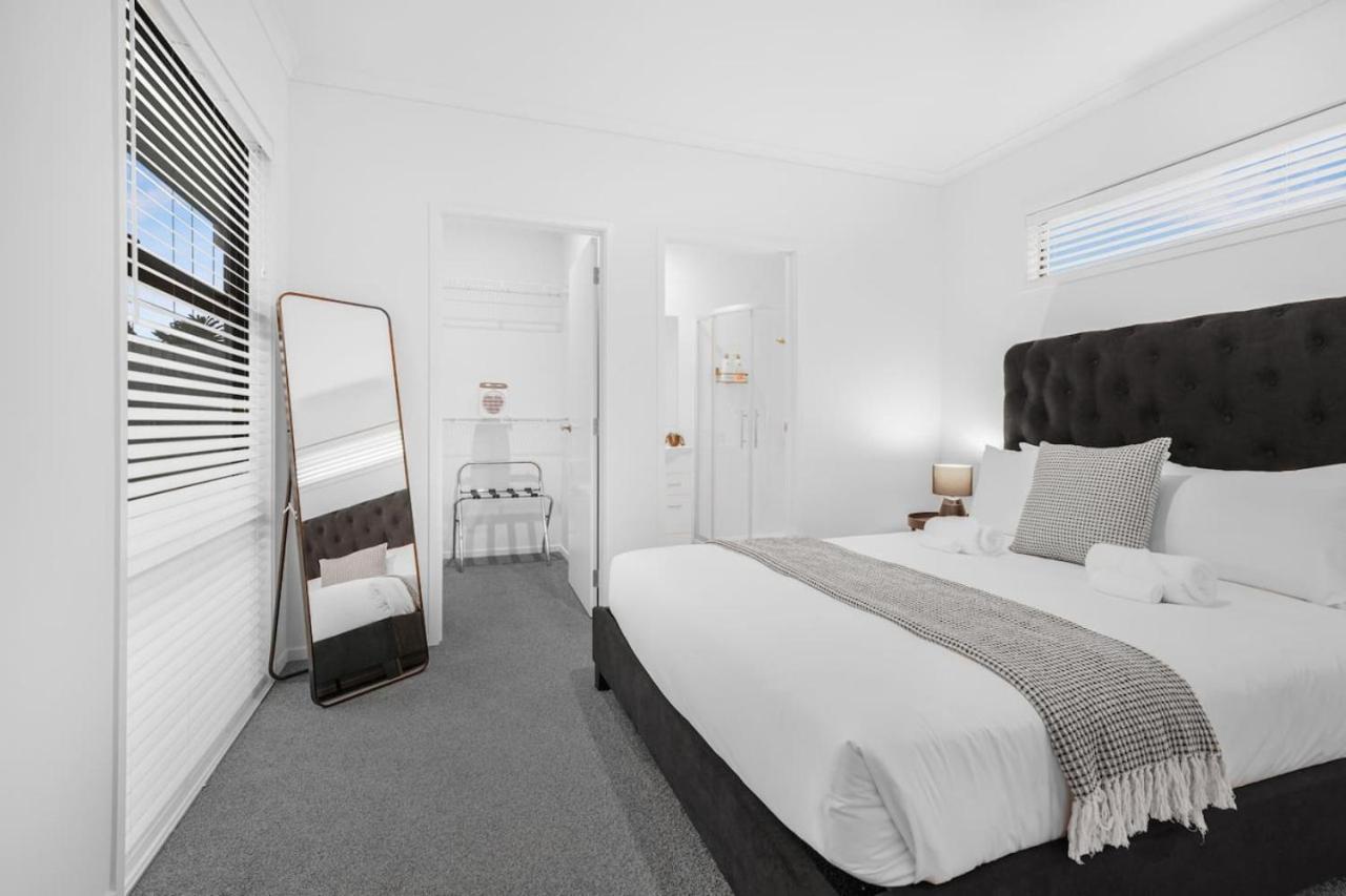 Modern And Central With 2 Ensuites -By Kosh Bnb Hamilton Exterior foto