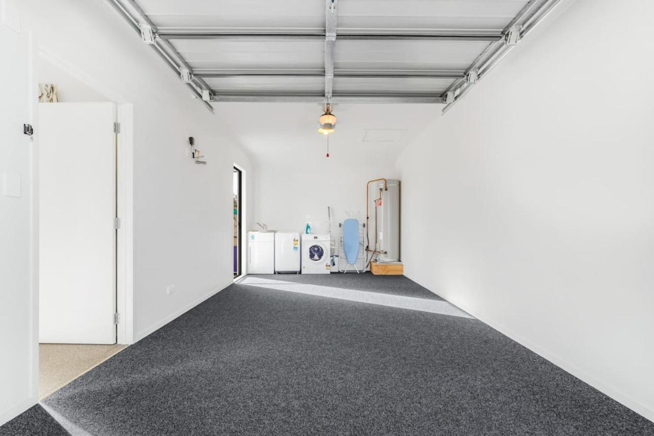 Modern And Central With 2 Ensuites -By Kosh Bnb Hamilton Exterior foto