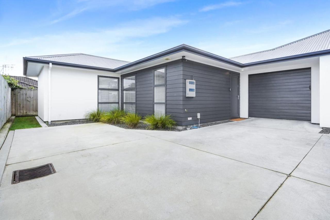 Modern And Central With 2 Ensuites -By Kosh Bnb Hamilton Exterior foto