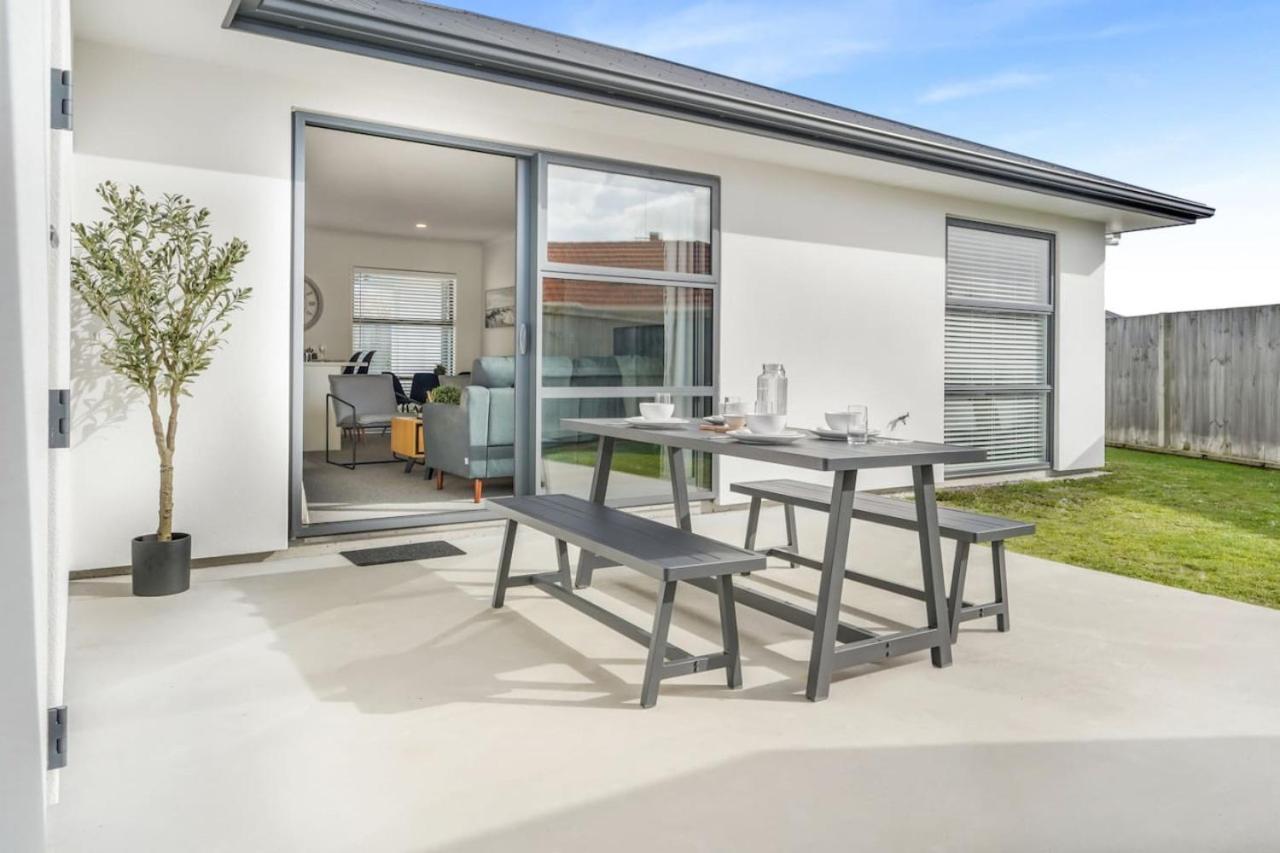 Modern And Central With 2 Ensuites -By Kosh Bnb Hamilton Exterior foto